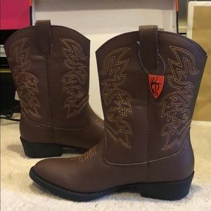 NEVER WORN. Dark brown cowboy boots